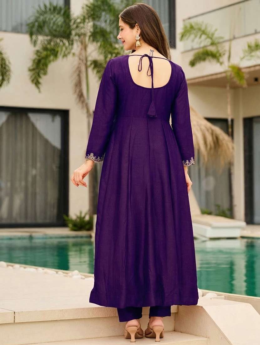 Women Embroidered Long Sleeves Kurta Pant Set With Dupatta - 22692382 -  Standard Image - 4