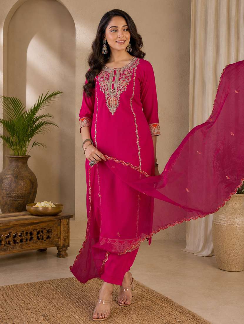 Women Embroidered Three Quarter Sleeves Kurta Pant Set With Dupatta - 22692396 -  Standard Image - 1