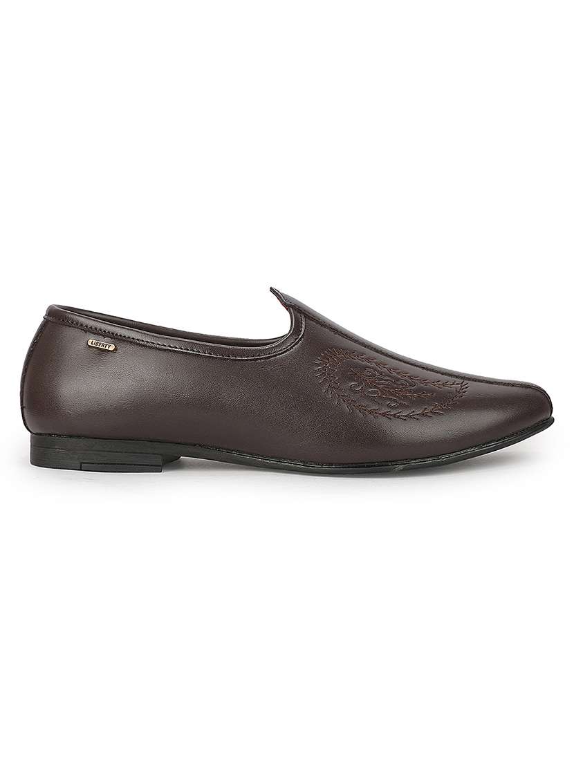 Men Brown Slip On Mojari - 22694849 -  Standard Image - 1