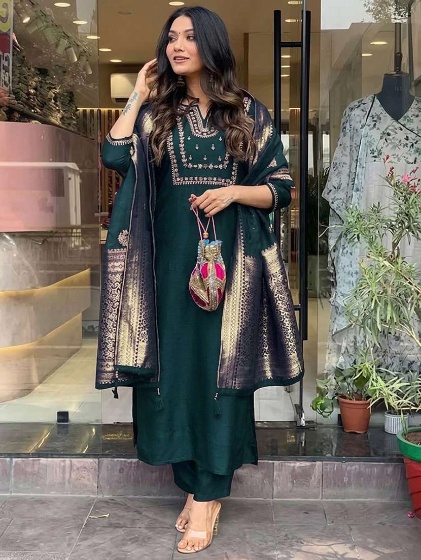Women Embroidered Three Quarter Sleeves Kurta Pant Set With Dupatta - 22695197 -  Standard Image - 1