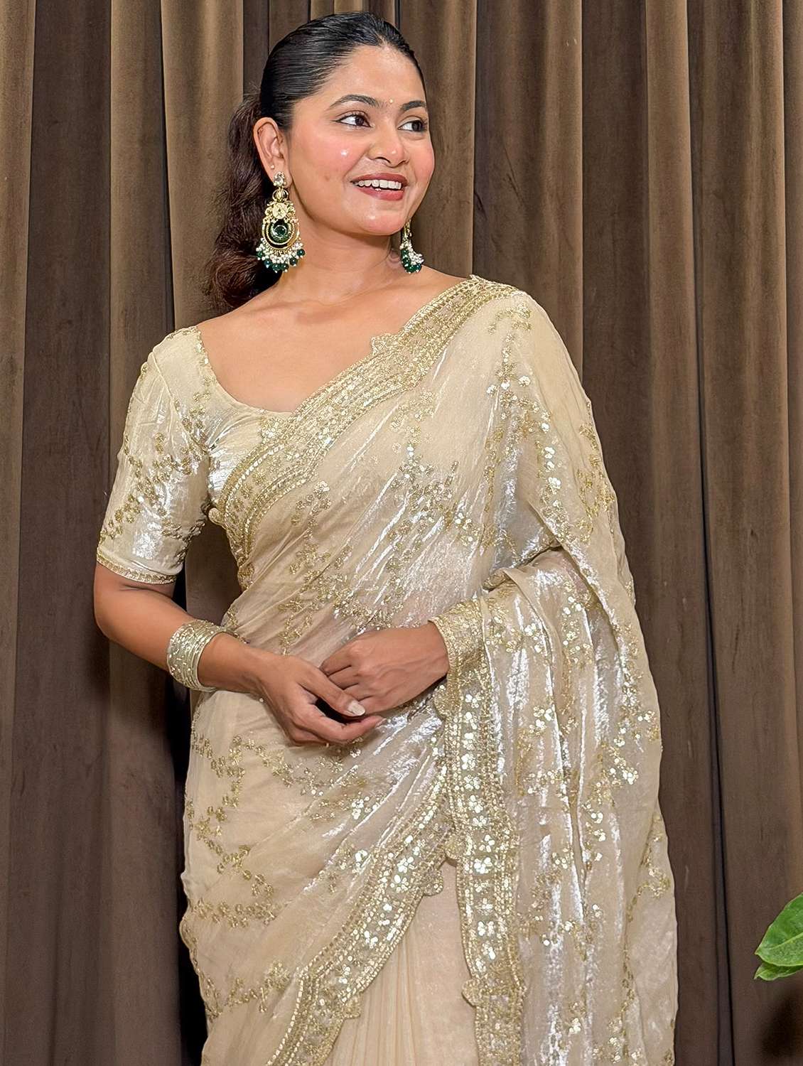 Women Solid With Work Embellished Saree With Blouse - 22695282 -  Standard Image - 1