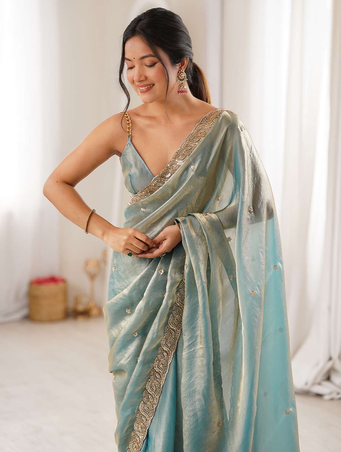 Women Solid With Work Embellished Saree With Blouse - 22695305 -  Standard Image - 1