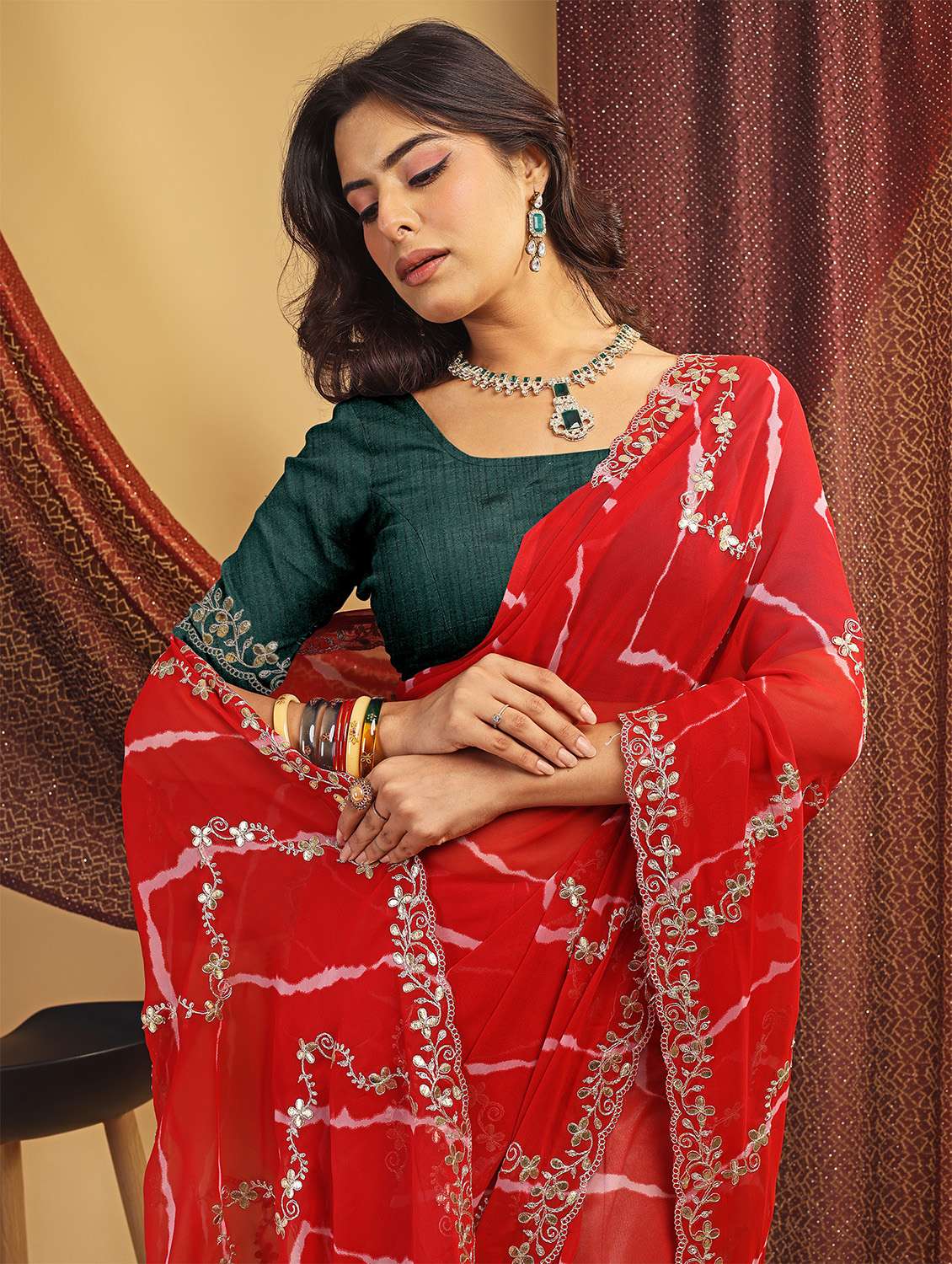 Women Leheriya Printed Saree With Blouse - 22695485 -  Standard Image - 1