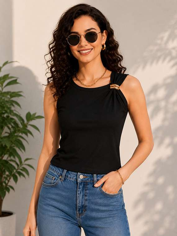women solid sleeveless regular top