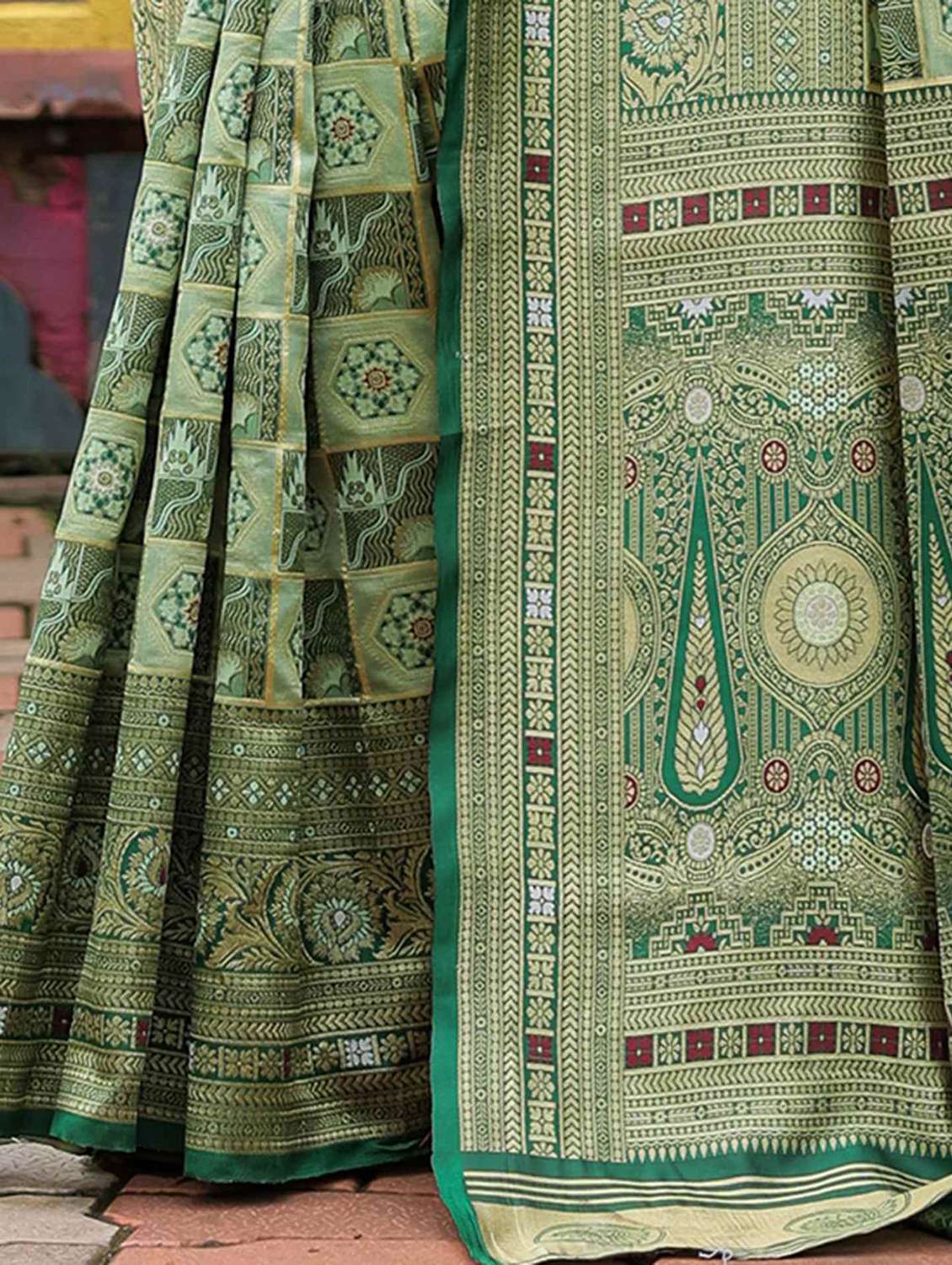 Women Self Design Banarasi Saree With Blouse - 22696876 -  Standard Image - 1