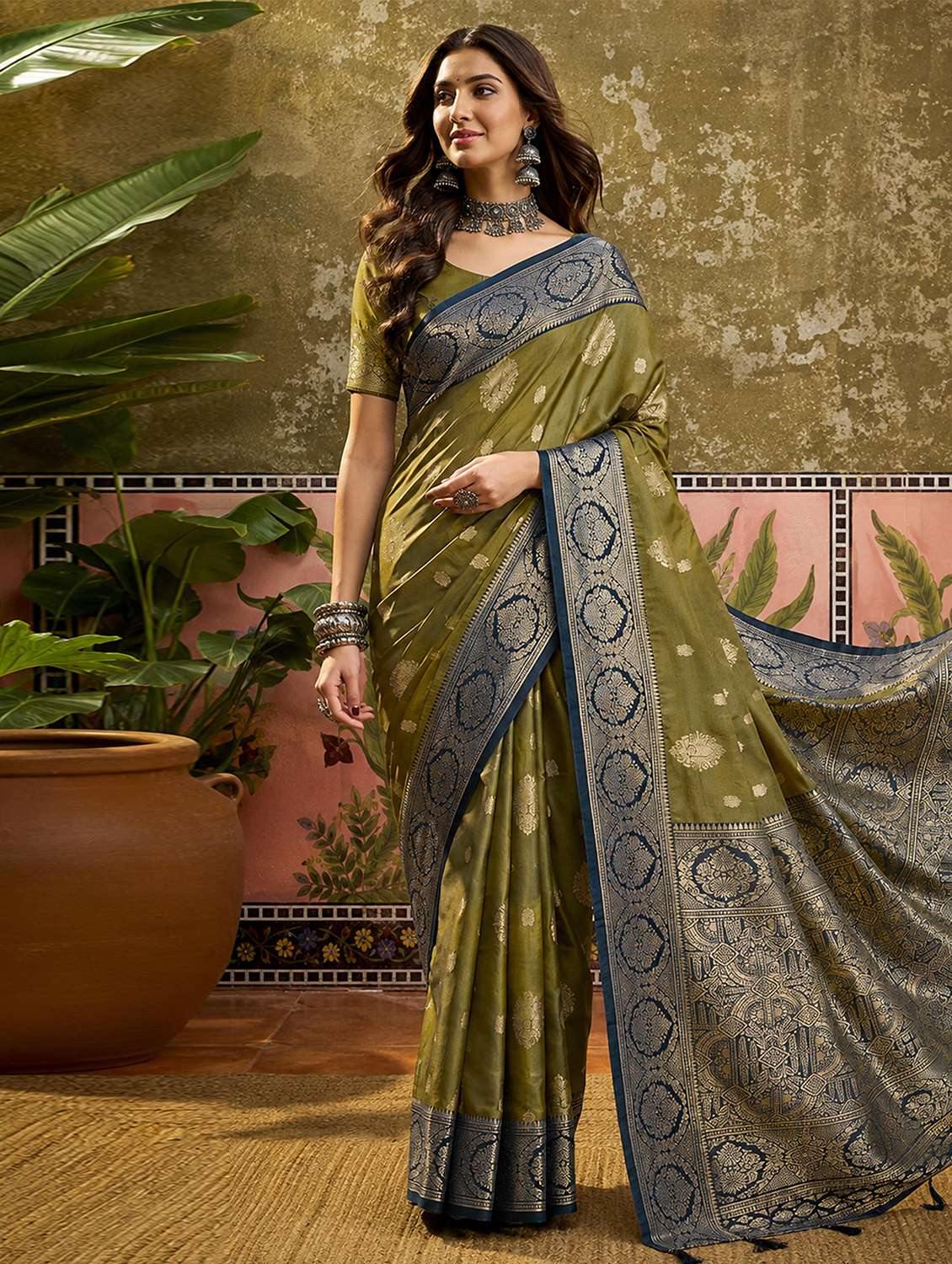 Women Self Design Banarasi Saree With Blouse - 22698829 -  Standard Image - 1