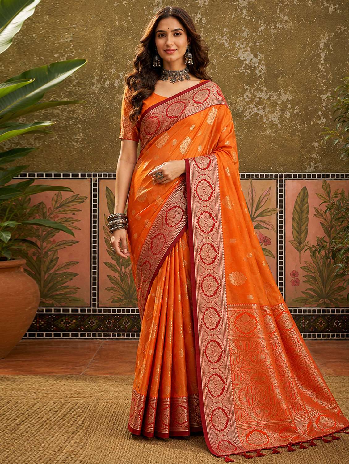 women self design banarasi saree with blouse