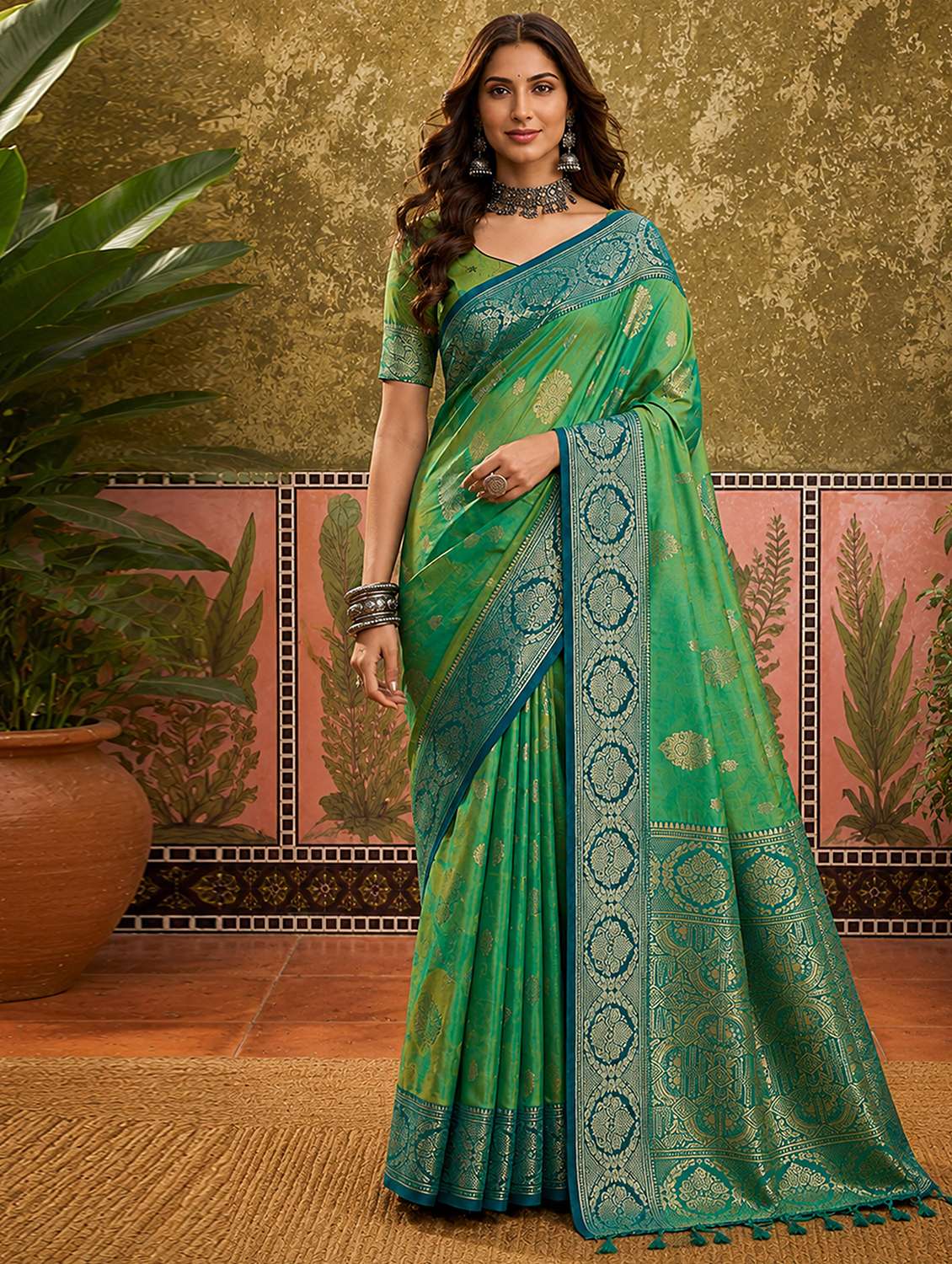 women self design banarasi saree with blouse