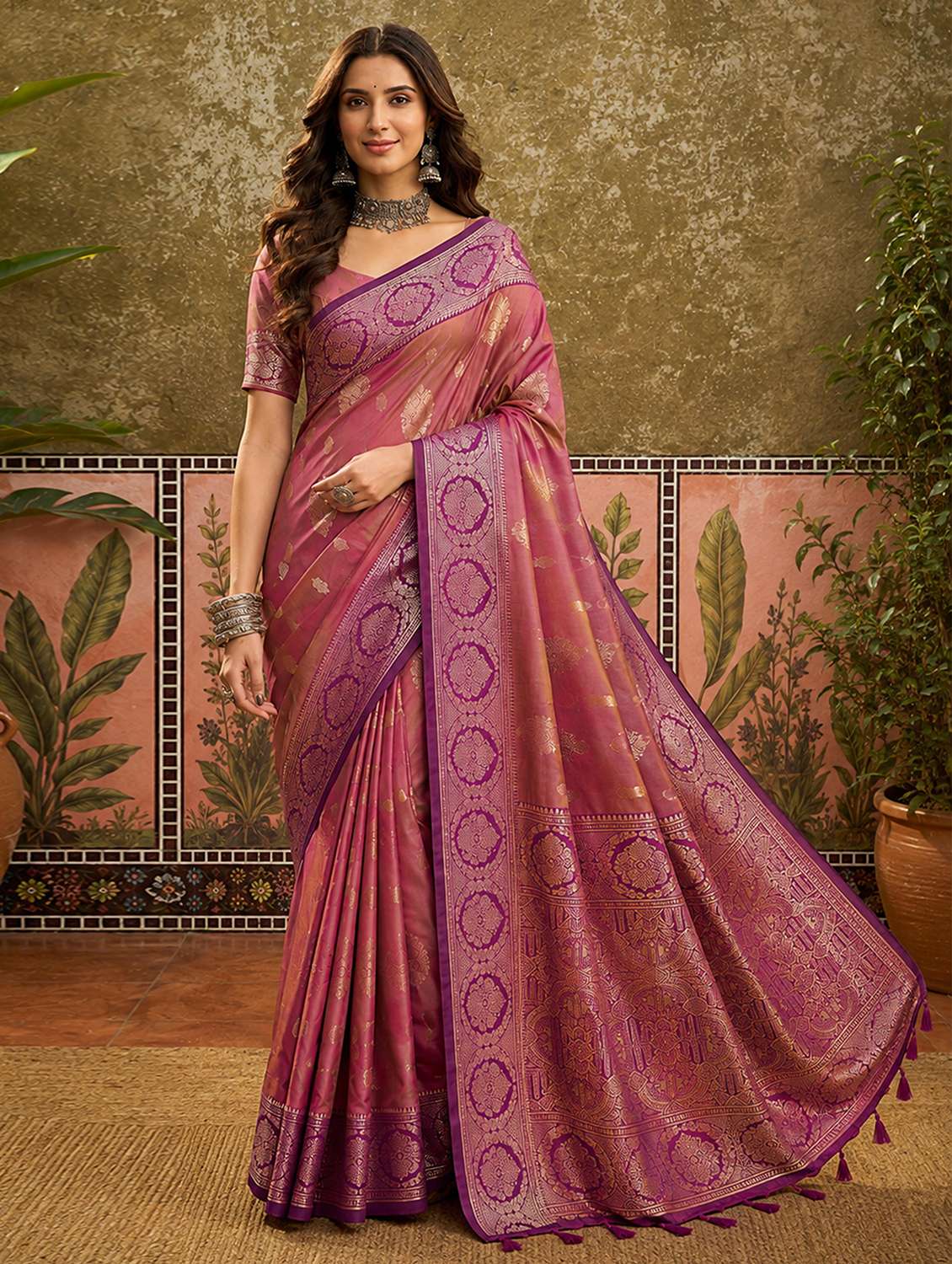 women self design banarasi saree with blouse