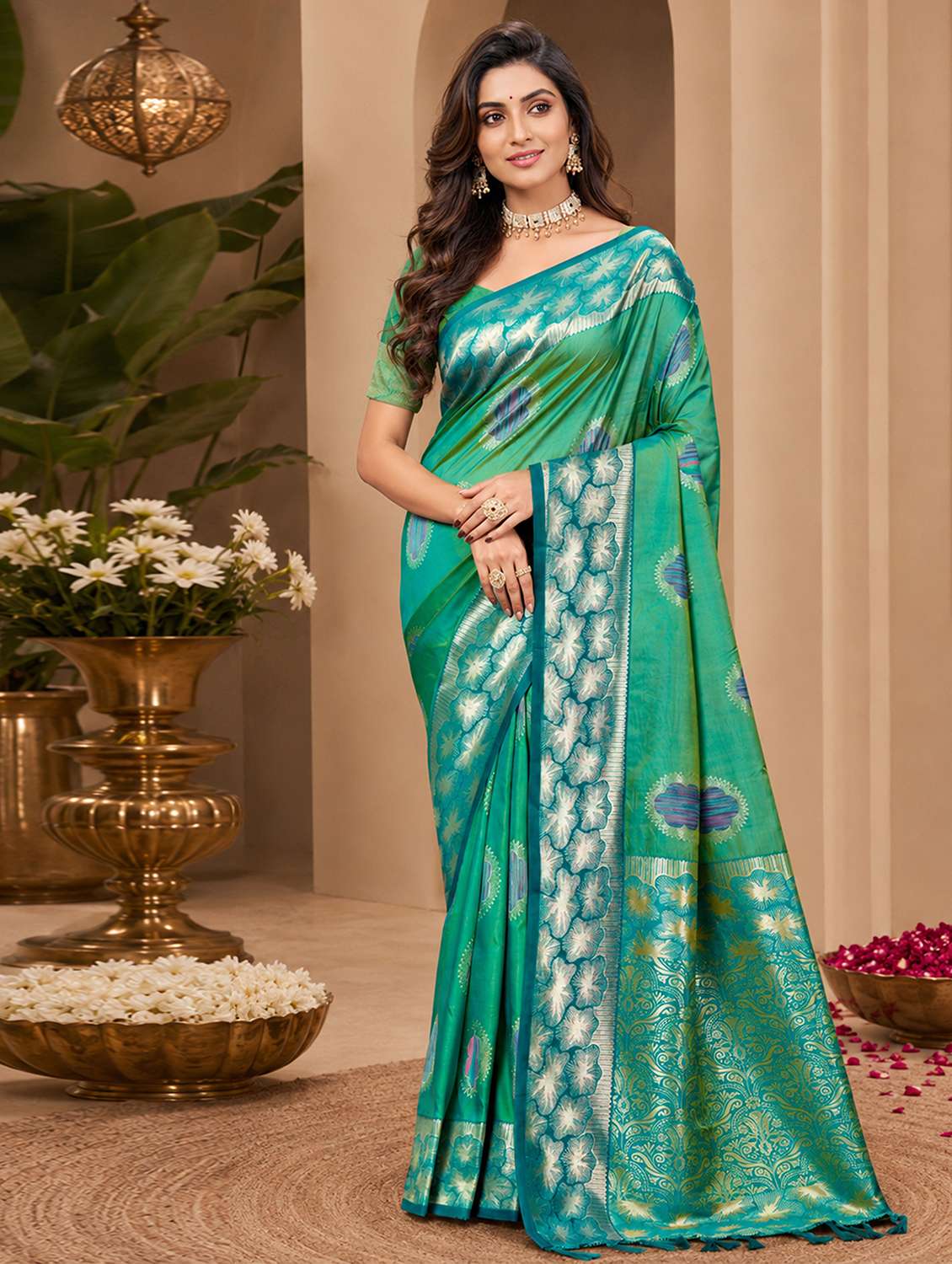 women self design banarasi saree with blouse