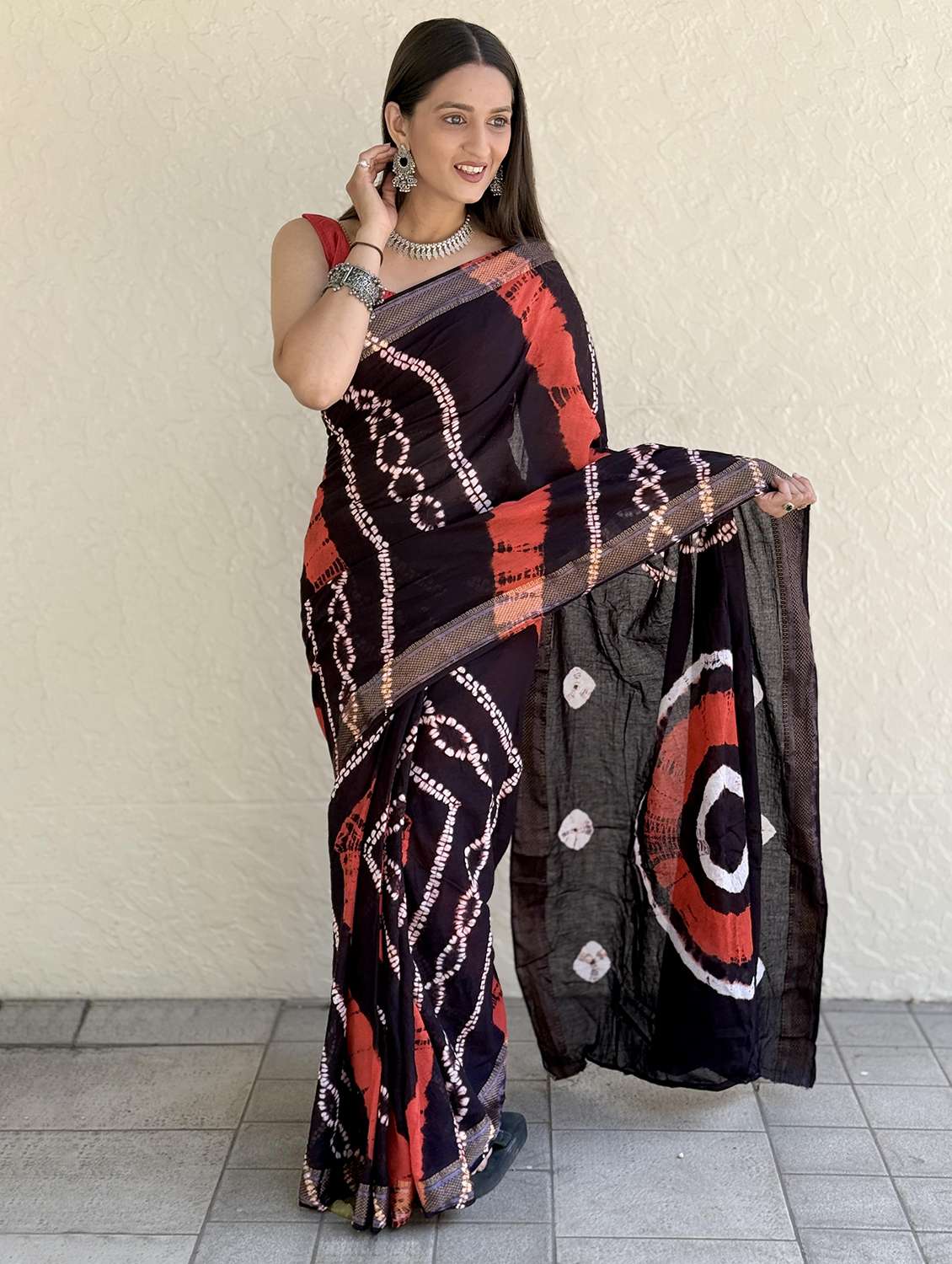 Women Printed Casual Wear Saree With Blouse - 22700354 -  Standard Image - 1