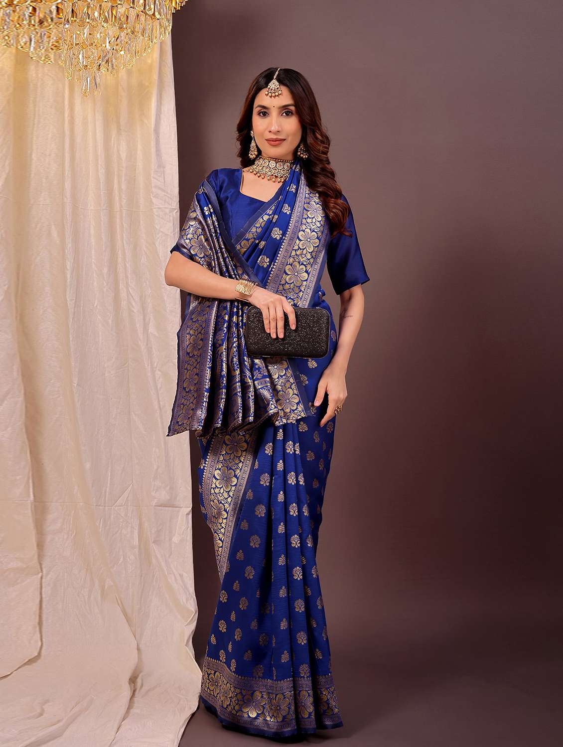 Women Self Design Banarasi Saree With Blouse - 22700661 -  Standard Image - 4