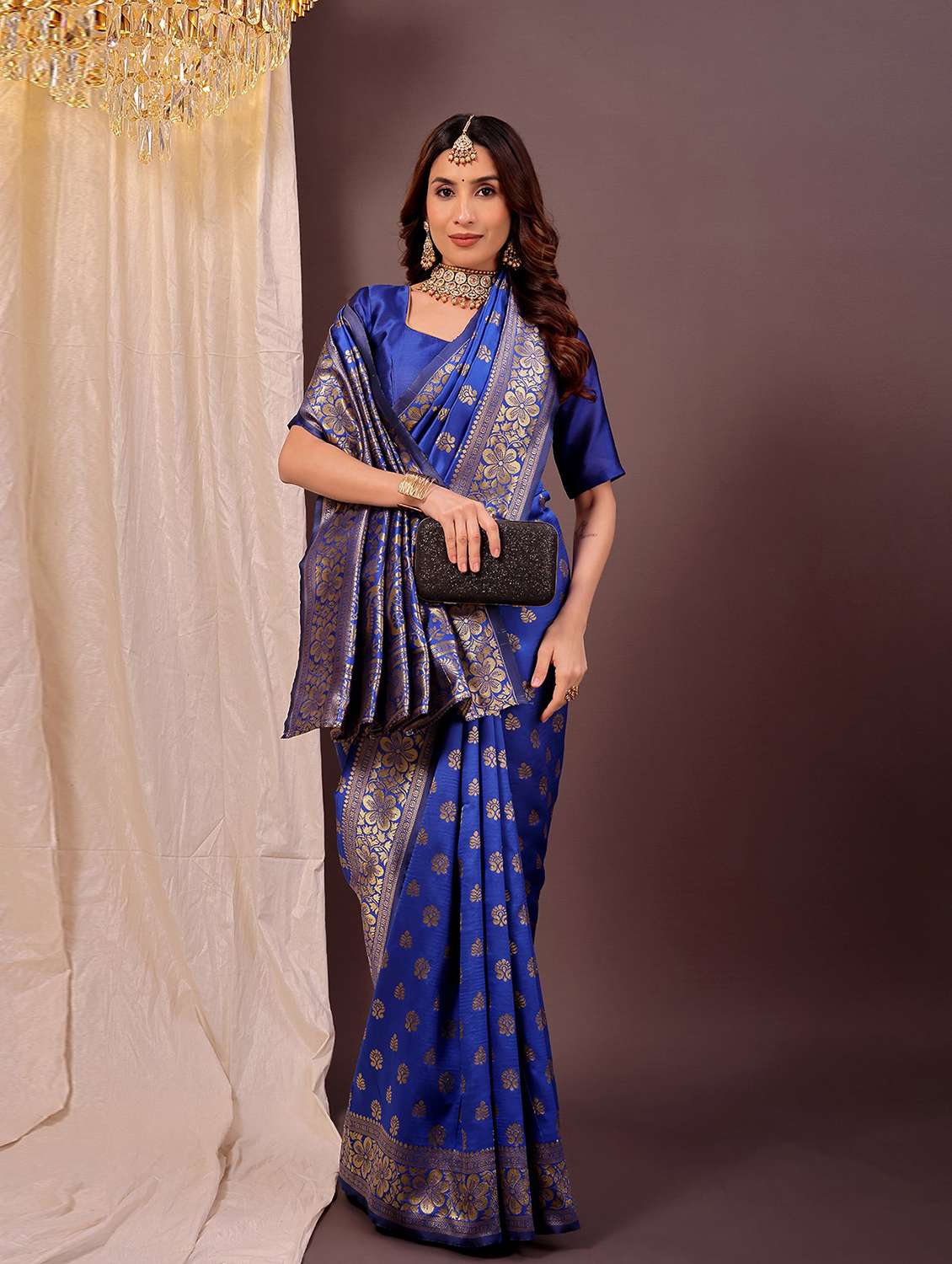 Women Self Design Banarasi Saree With Blouse - 22700662 -  Standard Image - 4