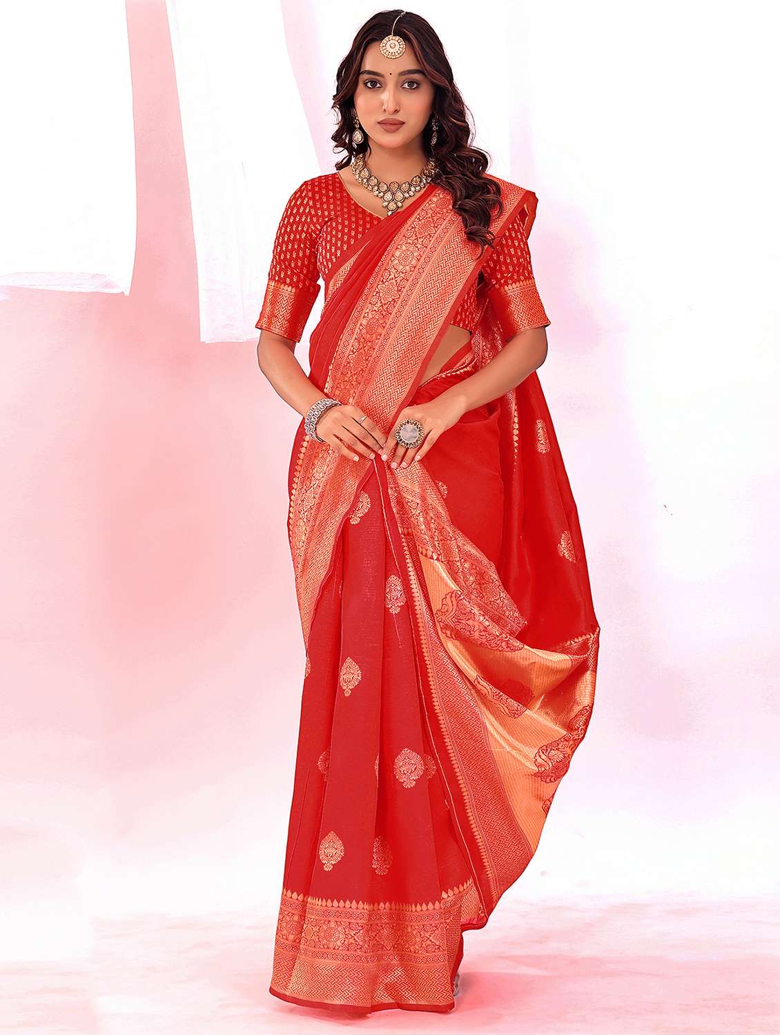 Women Self Design Bordered Saree With Blouse - 22700675 -  Standard Image - 4