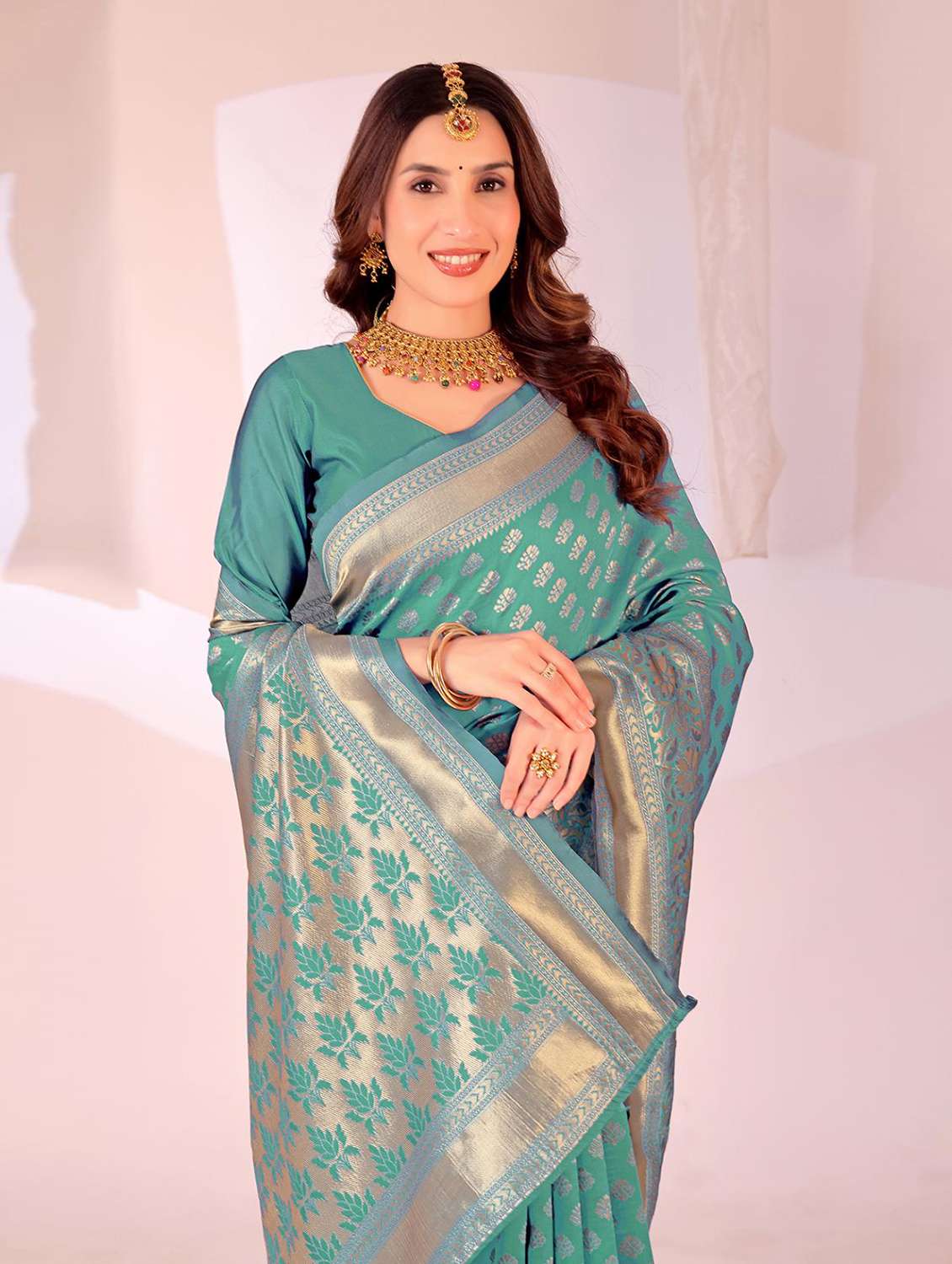 Women Self Design Banarasi Saree With Blouse - 22700726 -  Standard Image - 1