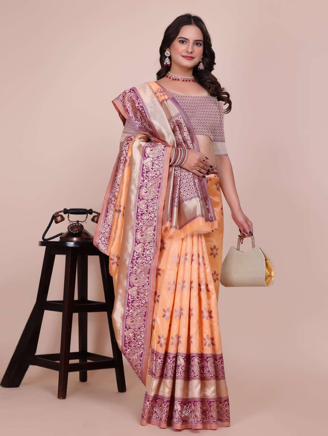 Women Self Design Banarasi Saree With Blouse - 22700774 -  Standard Image - 4