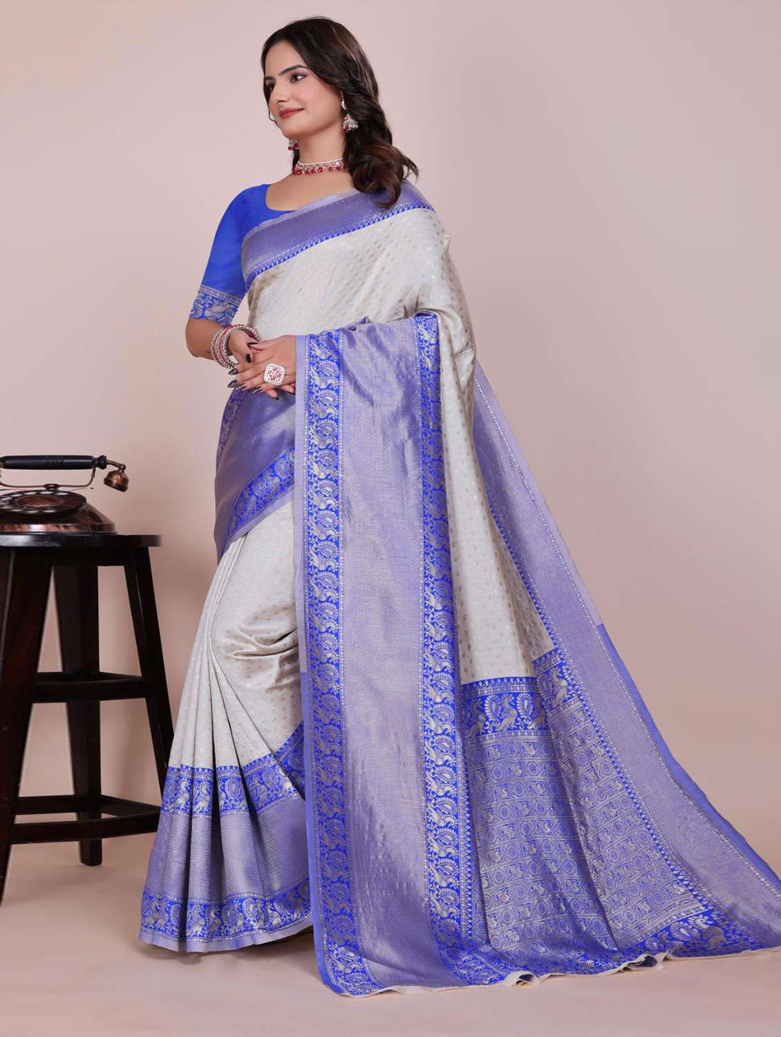 Women Self Design Banarasi Saree With Blouse - 22700776 -  Standard Image - 1