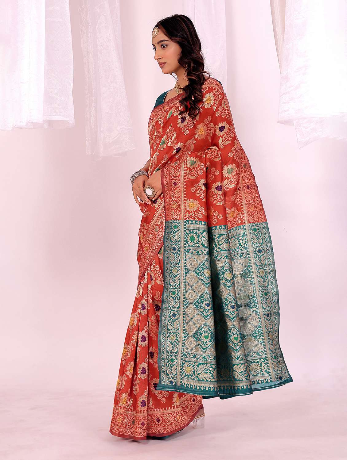 Women Self Design Banarasi Saree With Blouse - 22701779 -  Standard Image - 4