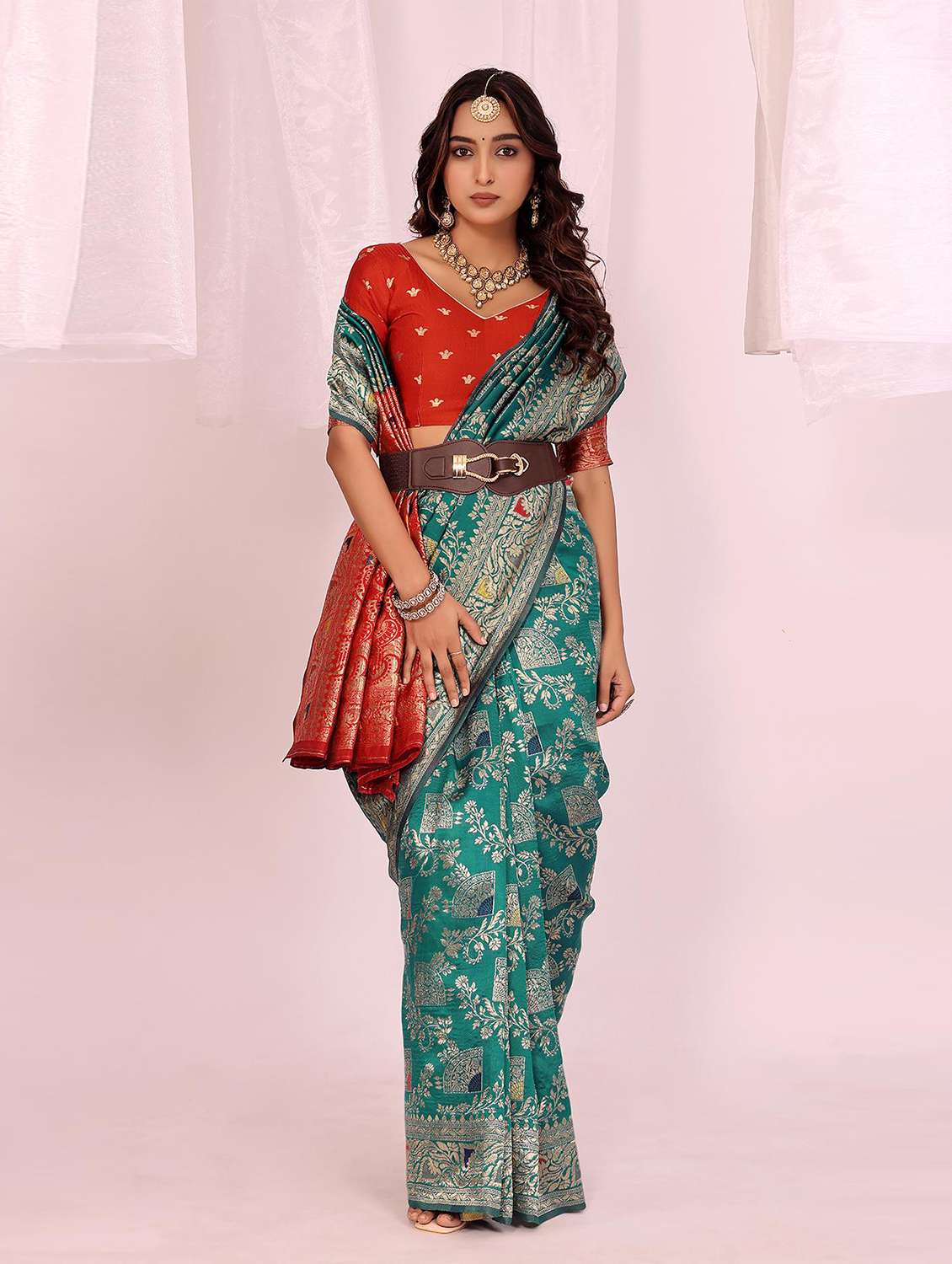 Women Self Design Banarasi Saree With Blouse - 22701789 -  Standard Image - 4