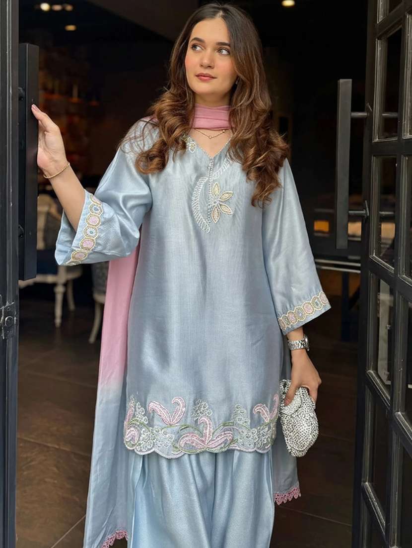 Women Embroidered Three Quarter Sleeves Kurta Farshi Salwar Set With Dupatta - 22702900 -  Standard Image - 1