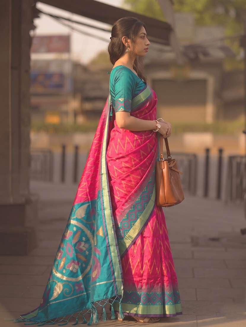 Women Self Design Pochampalli Saree With Blouse - 22703546 -  Standard Image - 1