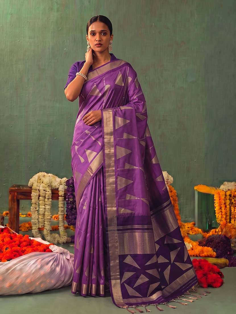 women self design banarasi saree with blouse