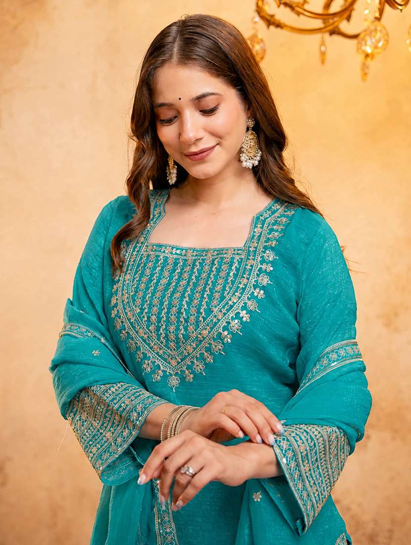 Women Embroidered Three Quarter Sleeves Kurta Farshi Salwar Set With Dupatta - 22703590 -  Standard Image - 1
