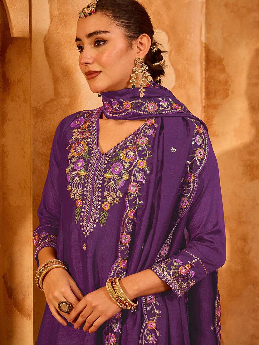 Women Embroidered Three Quarter Sleeves Kurta Pant Set With Dupatta - 22703597 -  Standard Image - 1