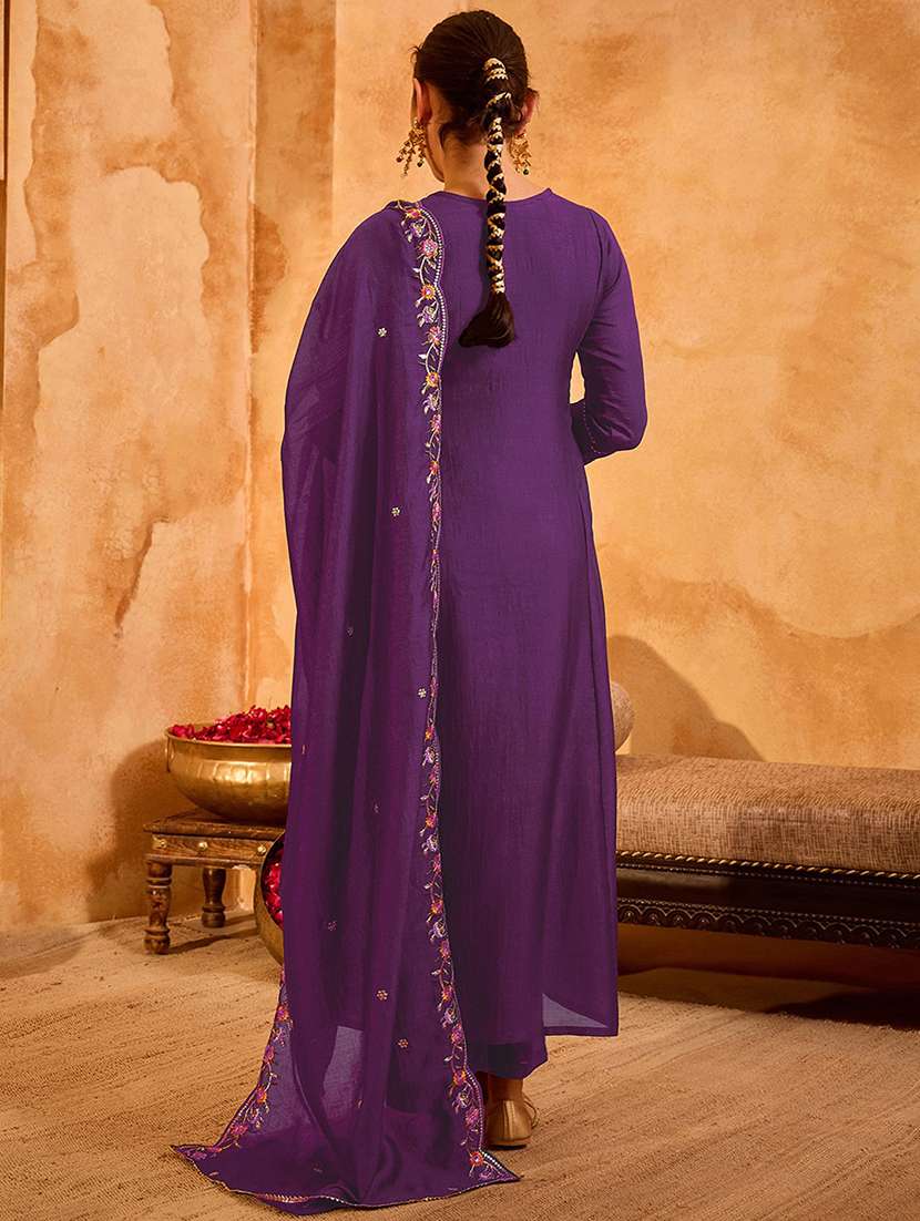 Women Embroidered Three Quarter Sleeves Kurta Pant Set With Dupatta - 22703597 -  Standard Image - 4