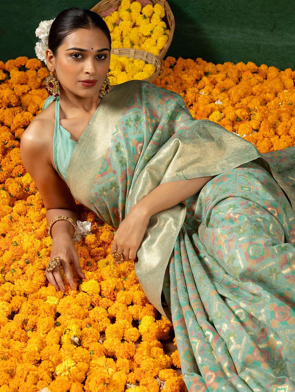 Women Self Design Handloom Saree With Blouse - 22704273 -  Standard Image - 1