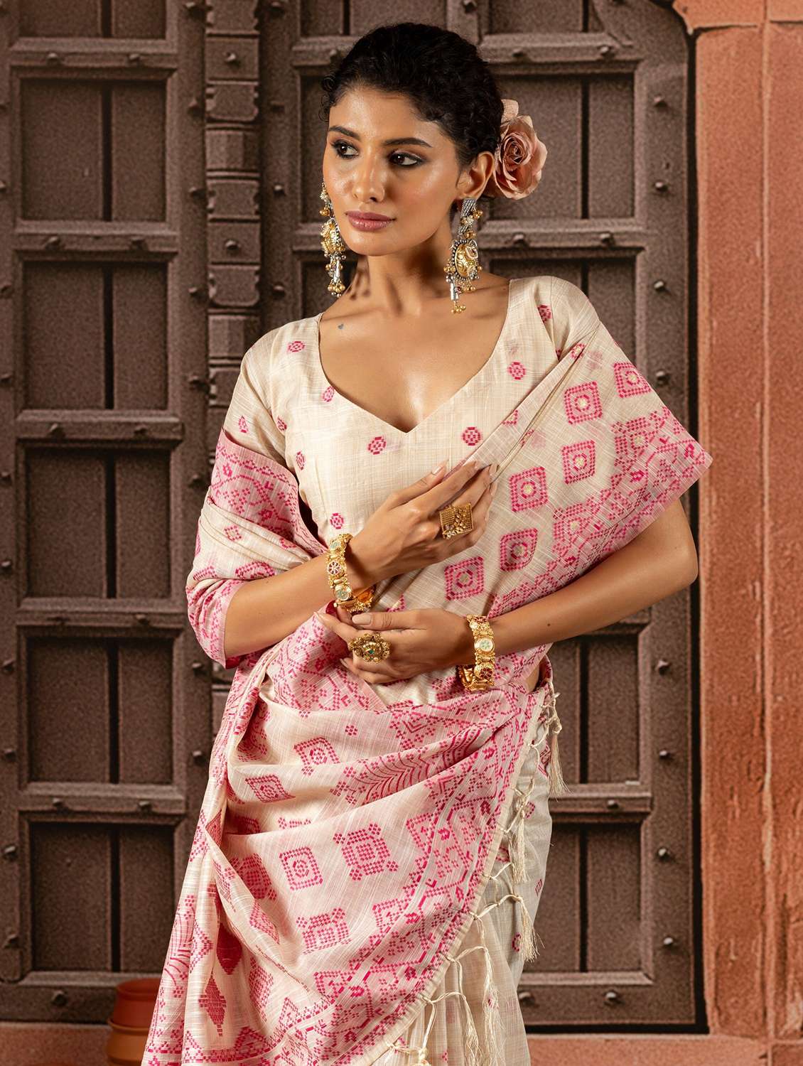 Women Self Design Handloom Saree With Blouse - 22704295 -  Standard Image - 1