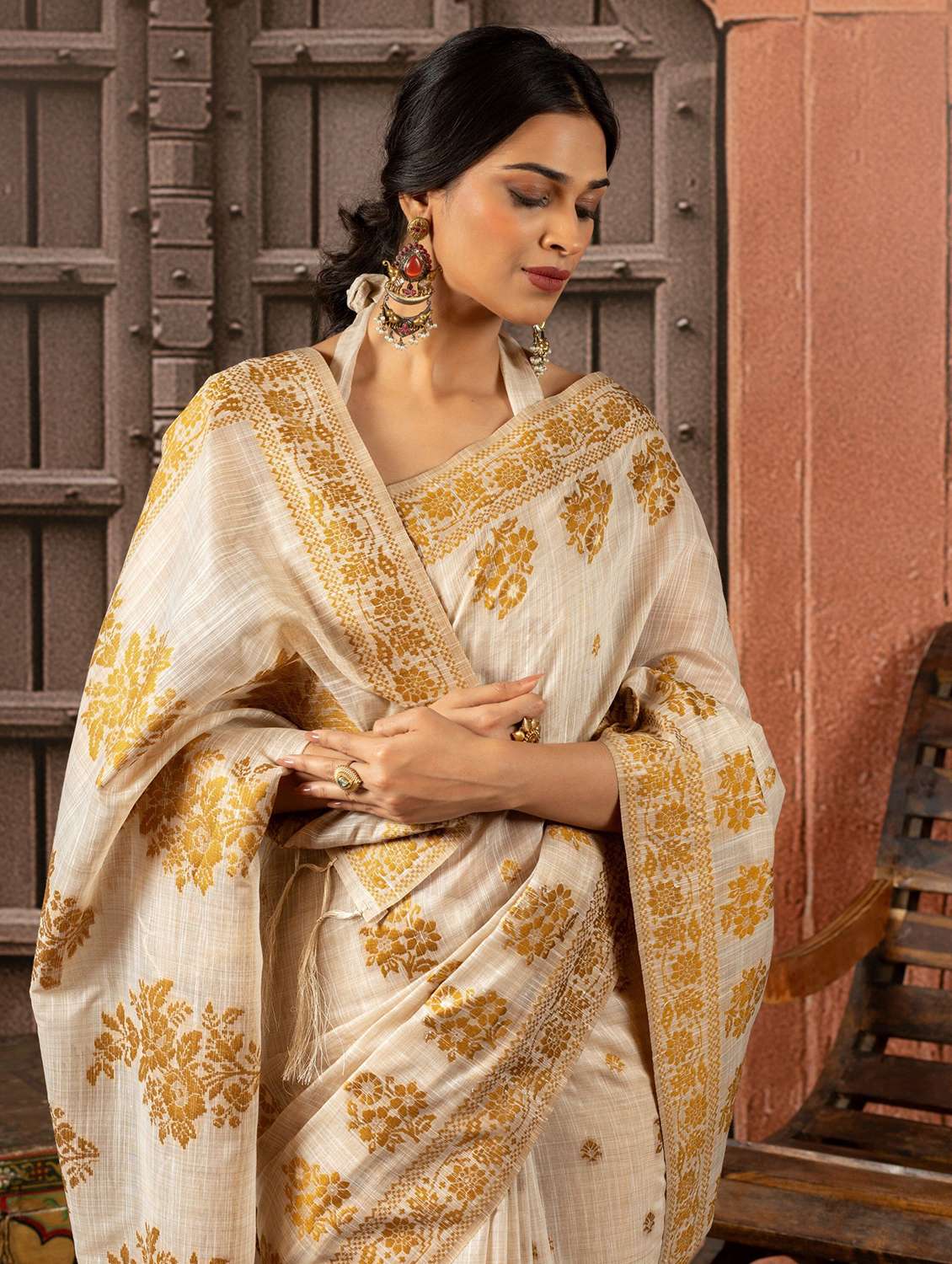 Women Self Design Handloom Saree With Blouse - 22704298 -  Standard Image - 1