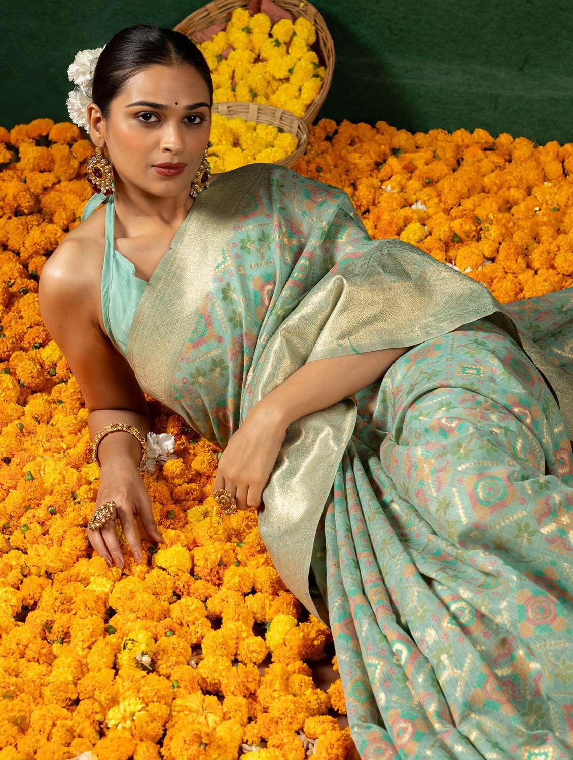 Women Self Design Handloom Saree With Blouse - 22704320 -  Standard Image - 4