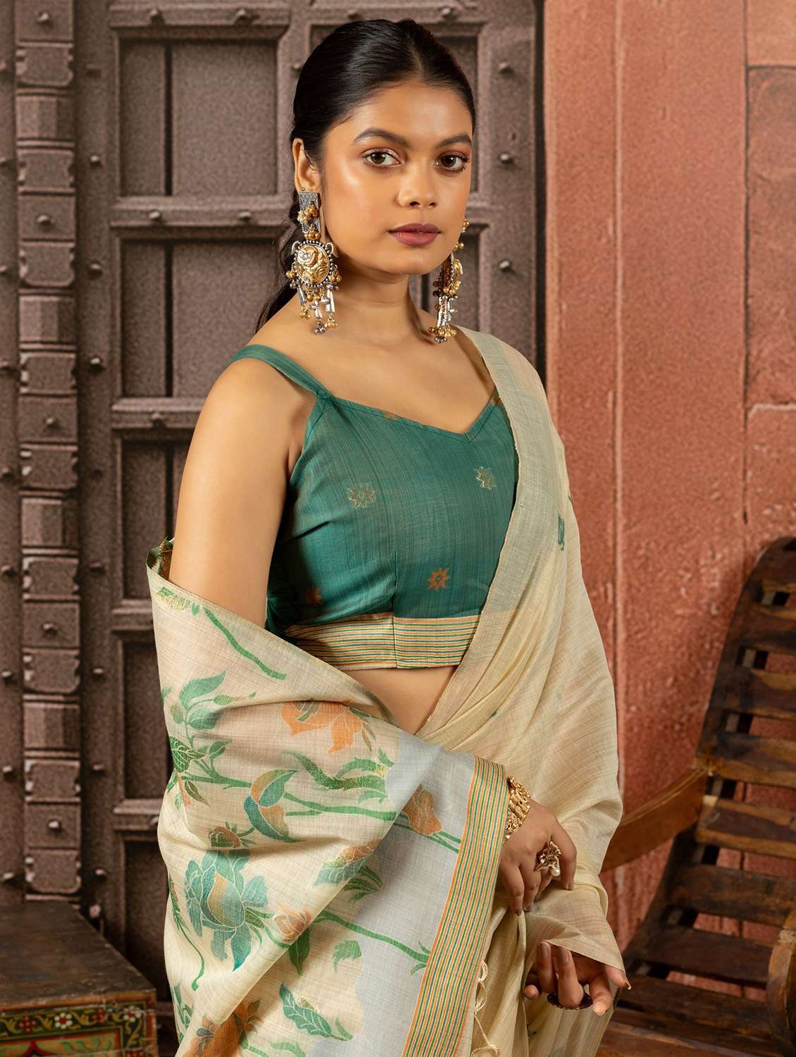 Women Self Design Handloom Saree With Blouse - 22704321 -  Standard Image - 1