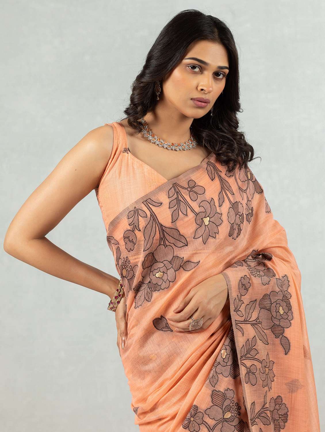 Women Self Design Handloom Saree With Blouse - 22704326 -  Standard Image - 1