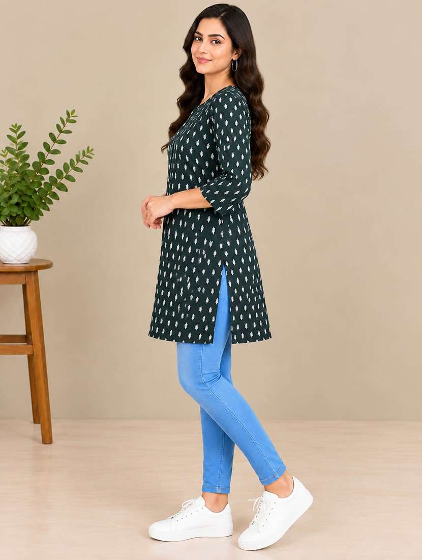 Women Printed Three Quarter Sleeves Straight Kurti - 22704445 -  Standard Image - 1
