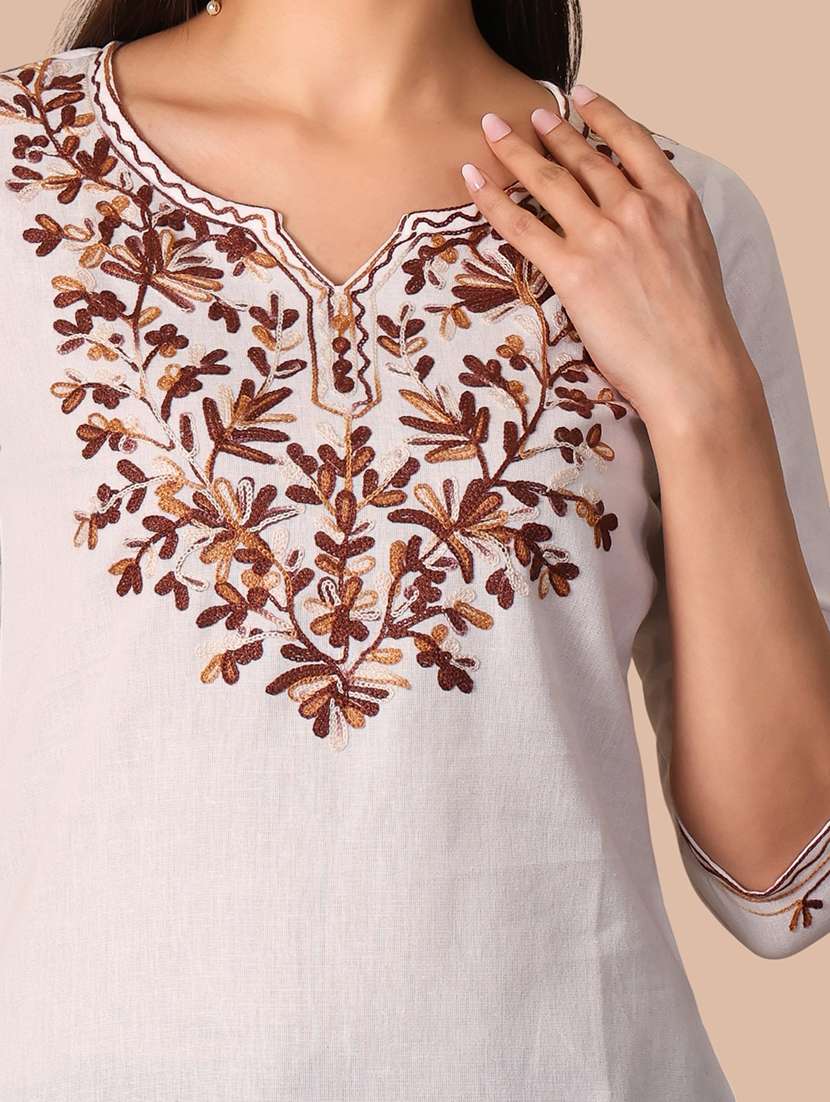 Women Embroidered Three Quarter Sleeves Straight Kurti - 22704588 -  Standard Image - 1