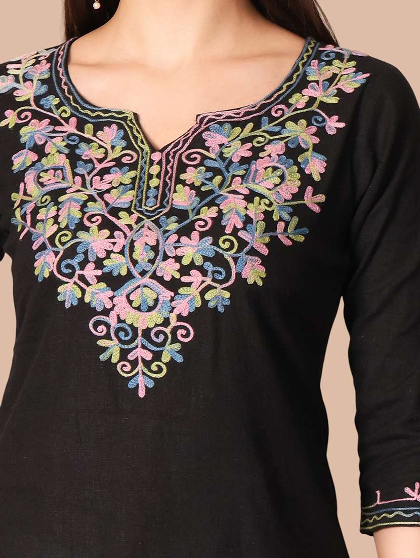 Women Embroidered Three Quarter Sleeves Straight Kurti - 22704602 -  Standard Image - 1