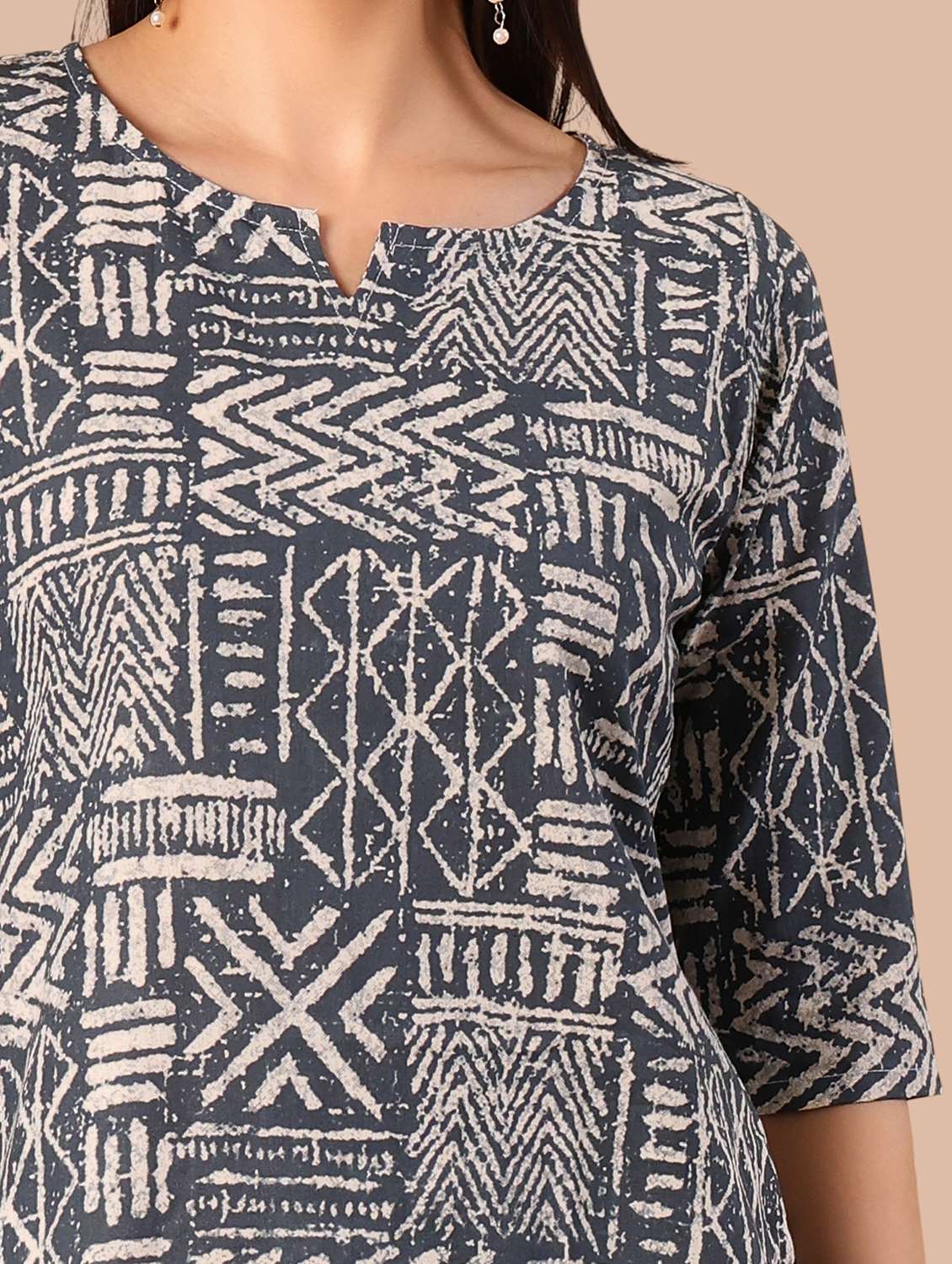 Women Printed Three Quarter Sleeves Straight Kurti - 22704640 -  Standard Image - 1