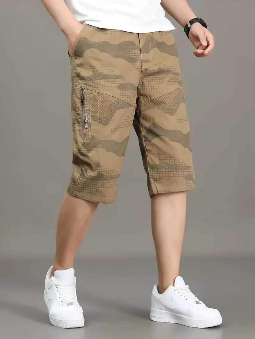 Men Solid Mid Rise Regular Fit Three Fourth Shorts - 22704865 -  Standard Image - 1