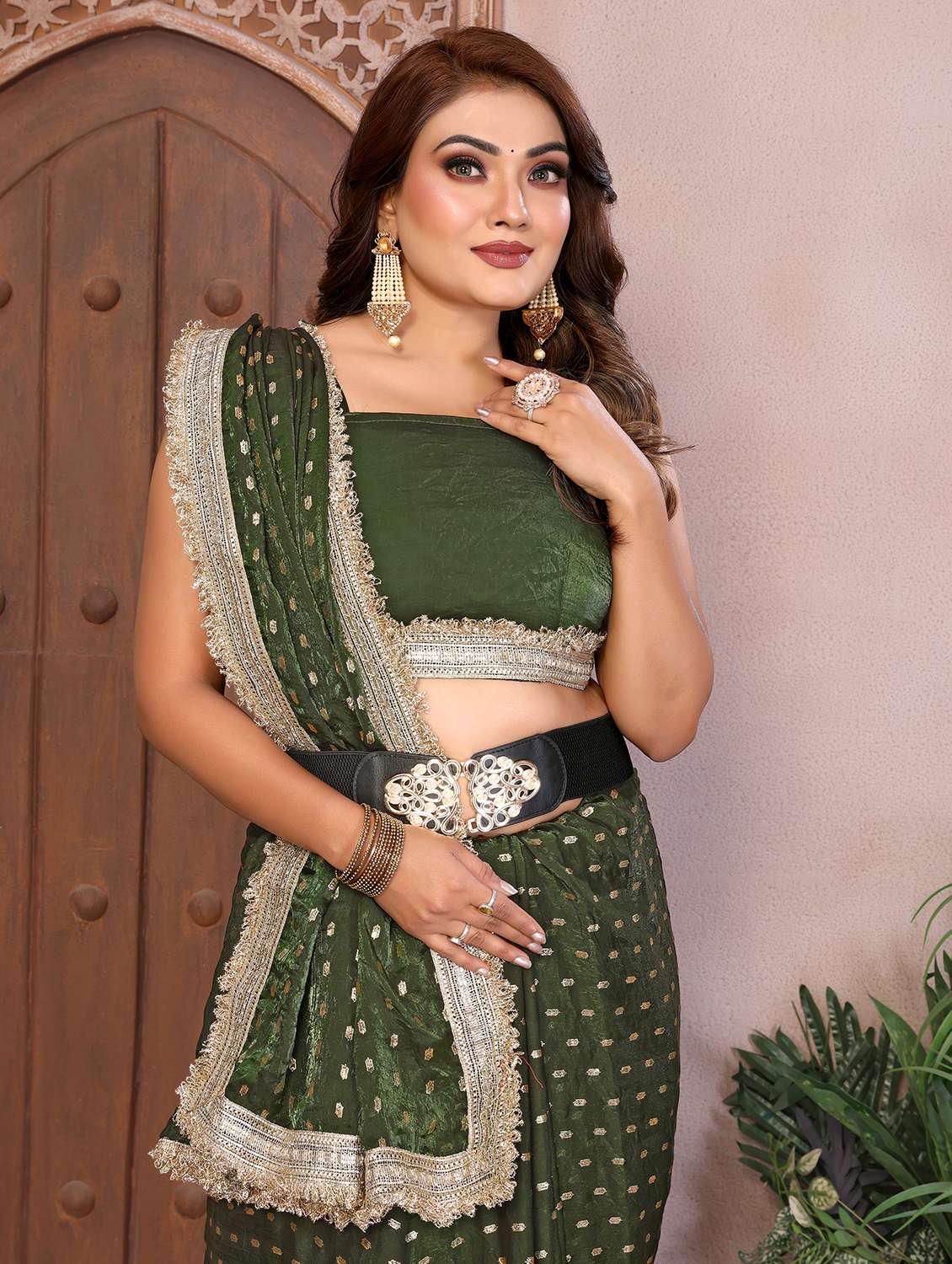 Women Self Design Bordered Saree With Blouse - 22707339 -  Standard Image - 1