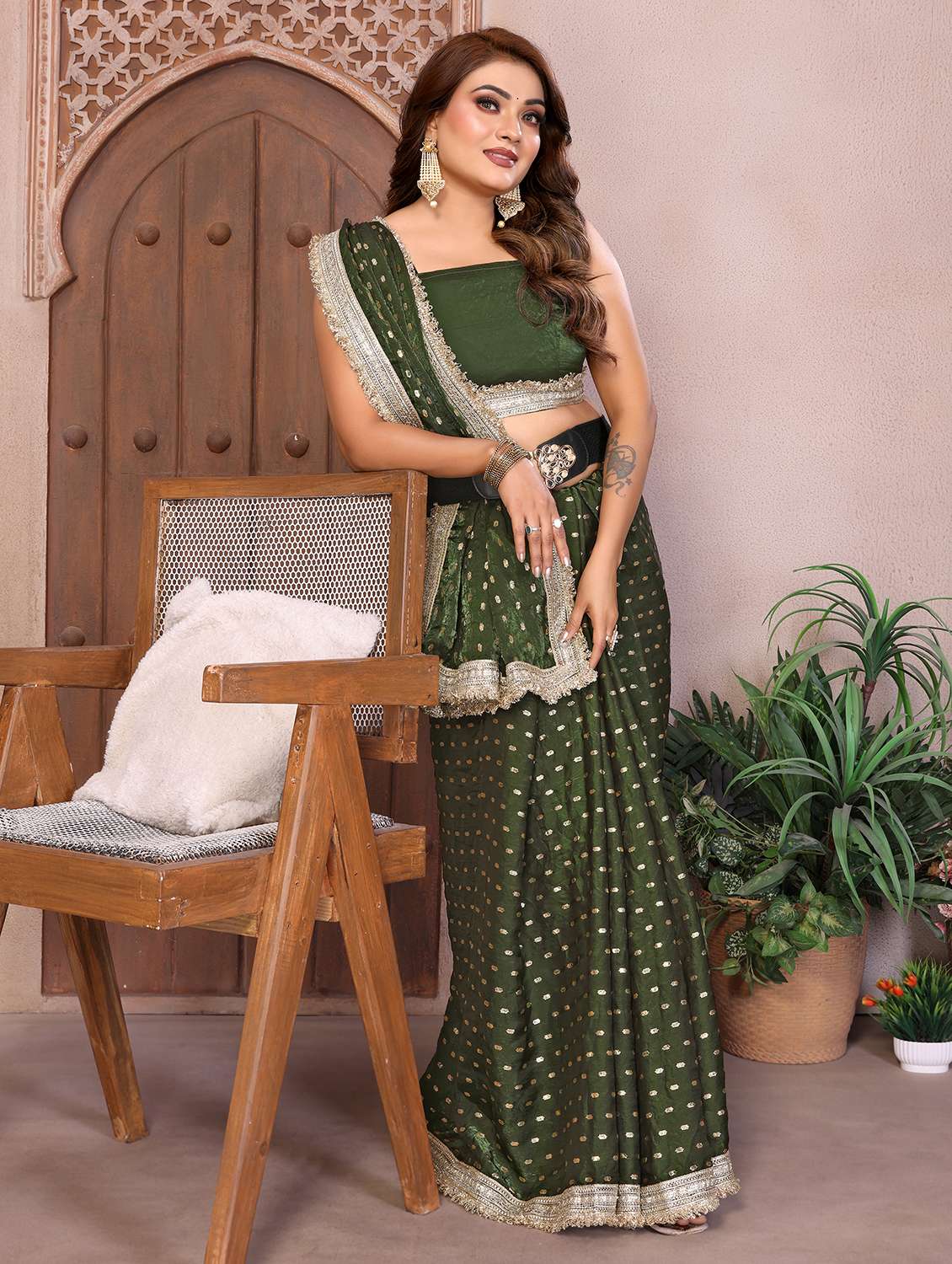 Women Self Design Bordered Saree With Blouse - 22707339 -  Standard Image - 4
