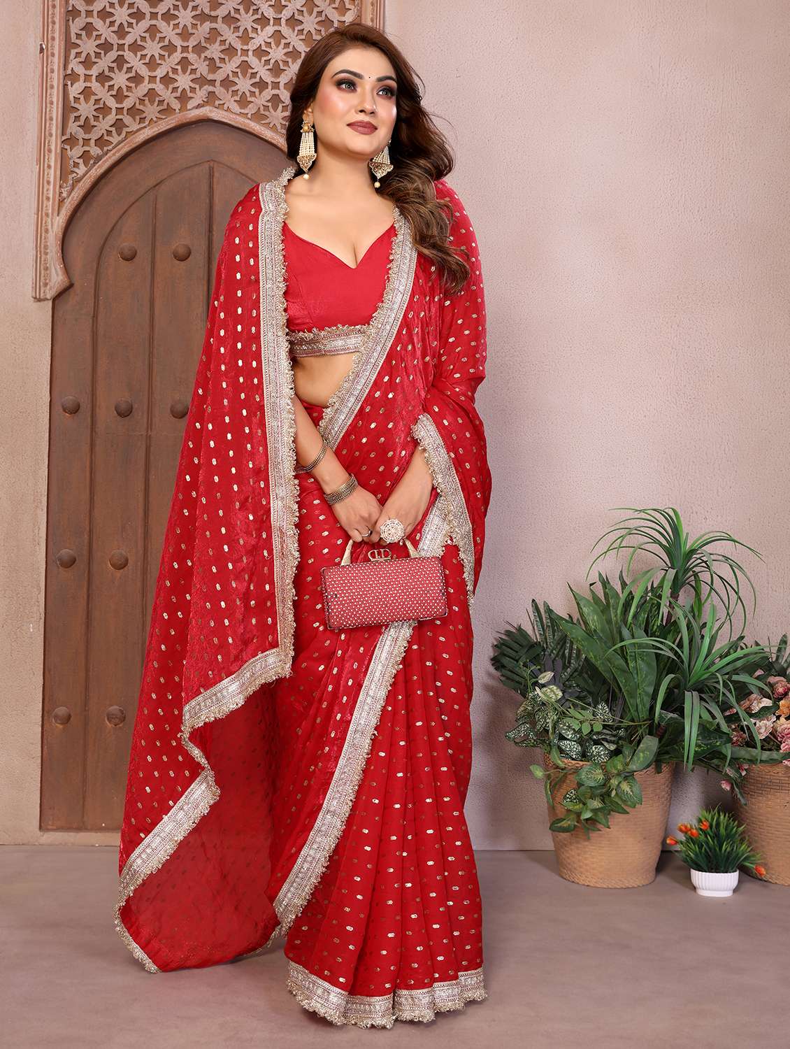 Women Self Design Bordered Saree With Blouse - 22707343 -  Standard Image - 4