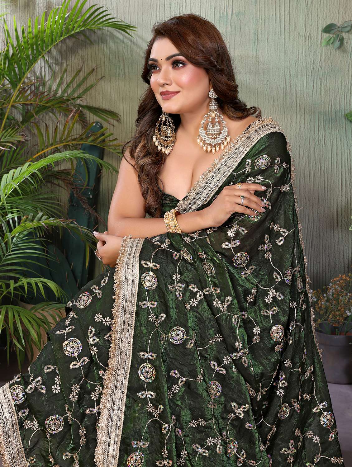 Women Solid With Work Embroidered Saree With Blouse - 22707345 -  Standard Image - 1