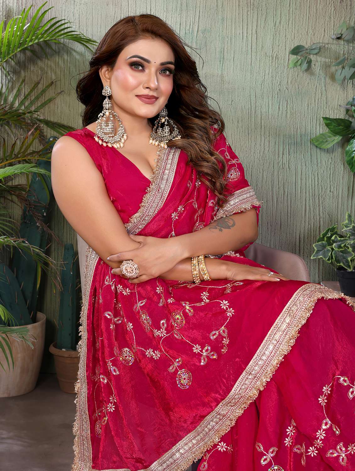 Women Solid With Work Embroidered Saree With Blouse - 22707346 -  Standard Image - 1