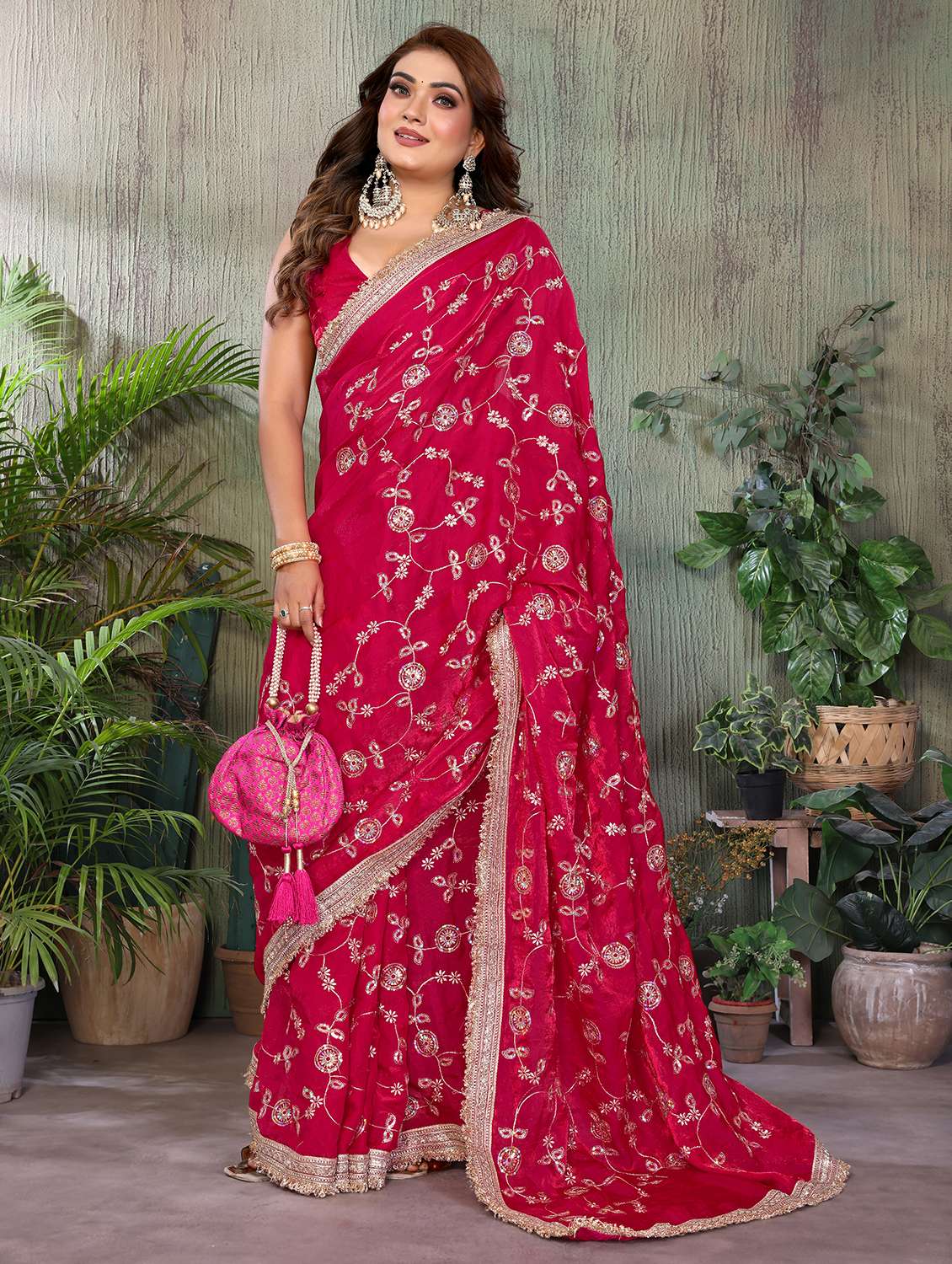Women Solid With Work Embroidered Saree With Blouse - 22707346 -  Standard Image - 4