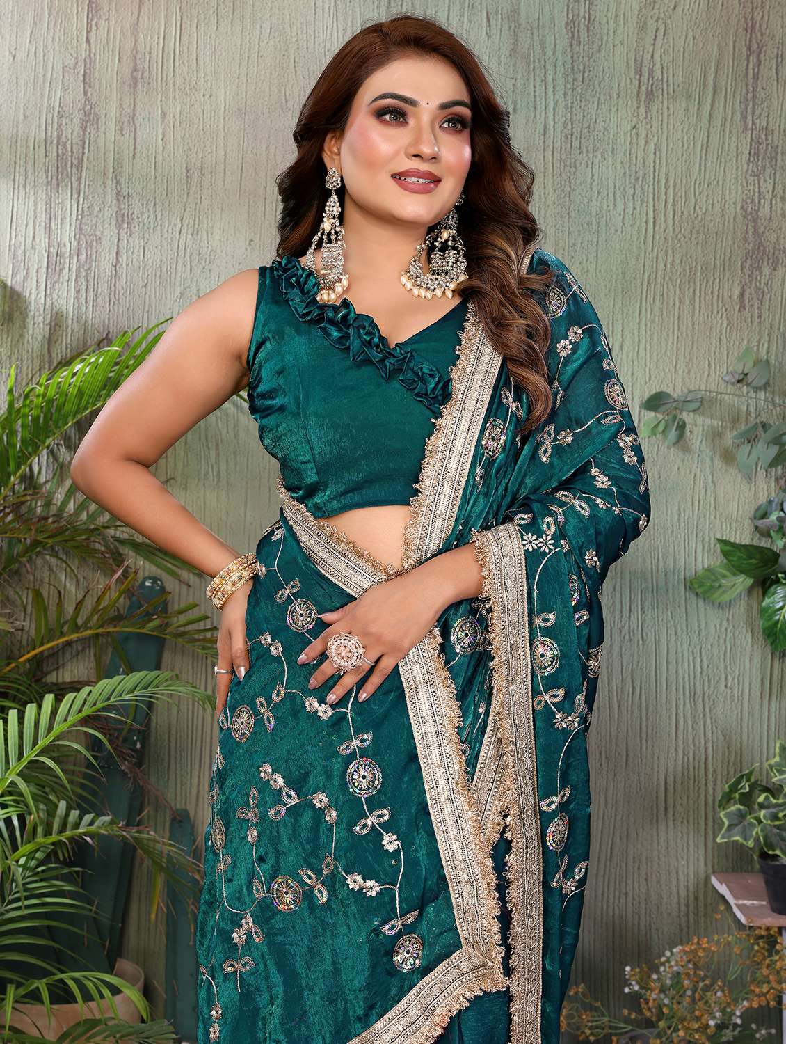 Women Solid With Work Embroidered Saree With Blouse - 22707348 -  Standard Image - 1
