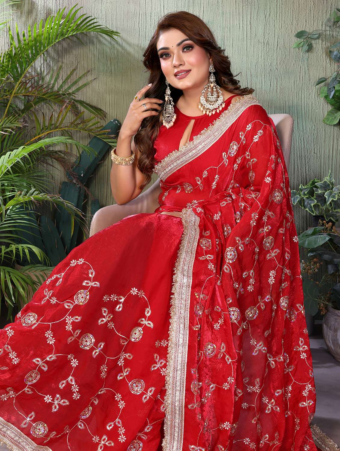 Women Solid With Work Embroidered Saree With Blouse - 22707349 -  Standard Image - 1