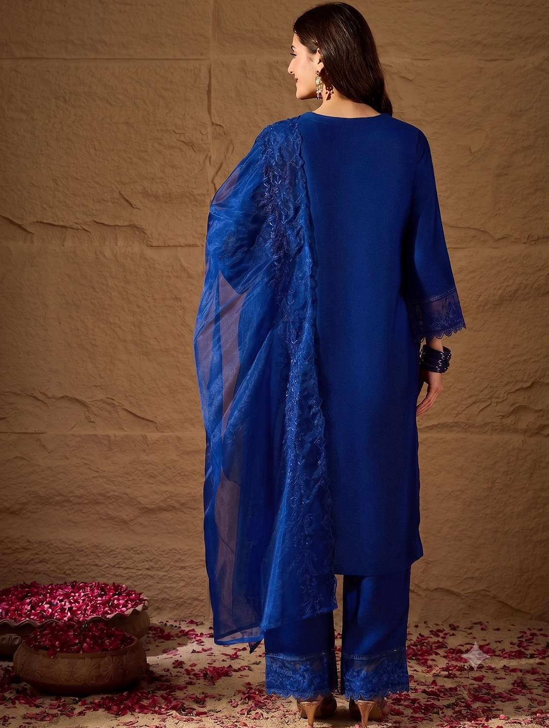 Women Solid Three Quarter Sleeves Kurta Pant Set With Dupatta - 22707368 -  Standard Image - 4