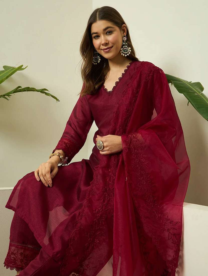 Women Solid Three Quarter Sleeves Kurta Pant Set With Dupatta - 22707369 -  Standard Image - 4